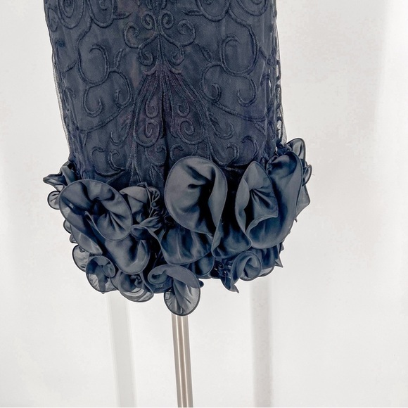 Guess Floral-Lace Ruffled-Hem Sheath - Picture 4 of 12